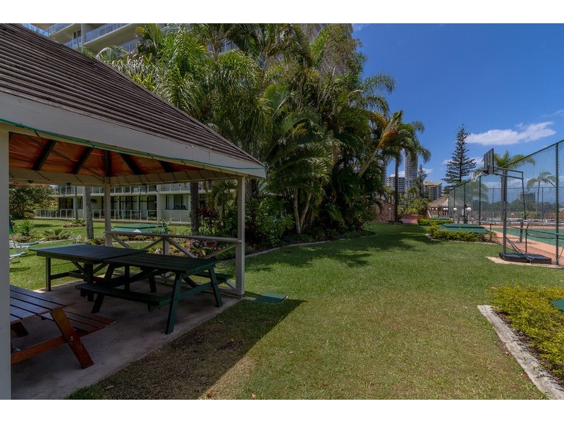 33  Thornton  Street, Surfers Paradise QLD 4217