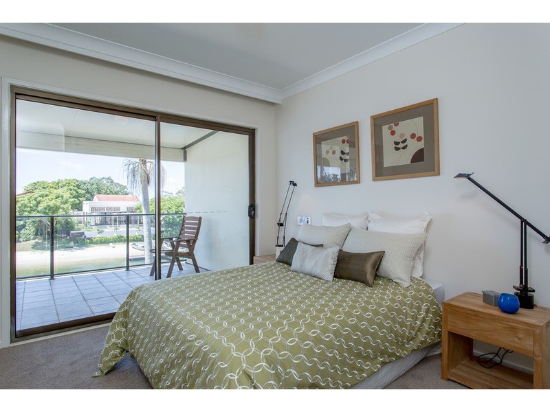 13 Cedar Place, Broadbeach Waters QLD 4218