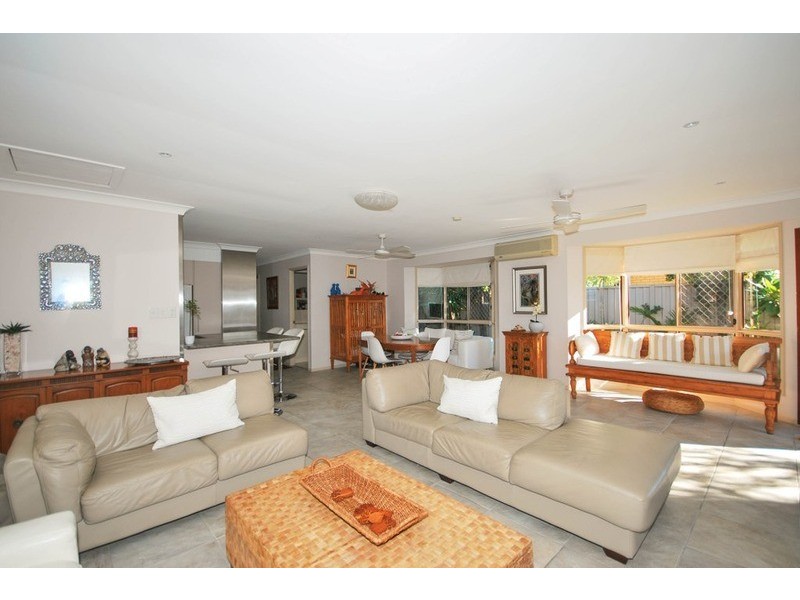 36 Dalpura  Street, Chevron Island QLD 4217