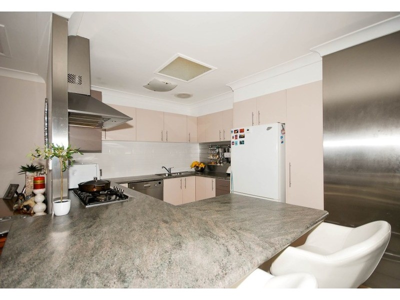 36 Dalpura  Street, Chevron Island QLD 4217