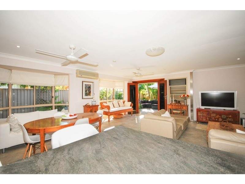 36 Dalpura  Street, Chevron Island QLD 4217