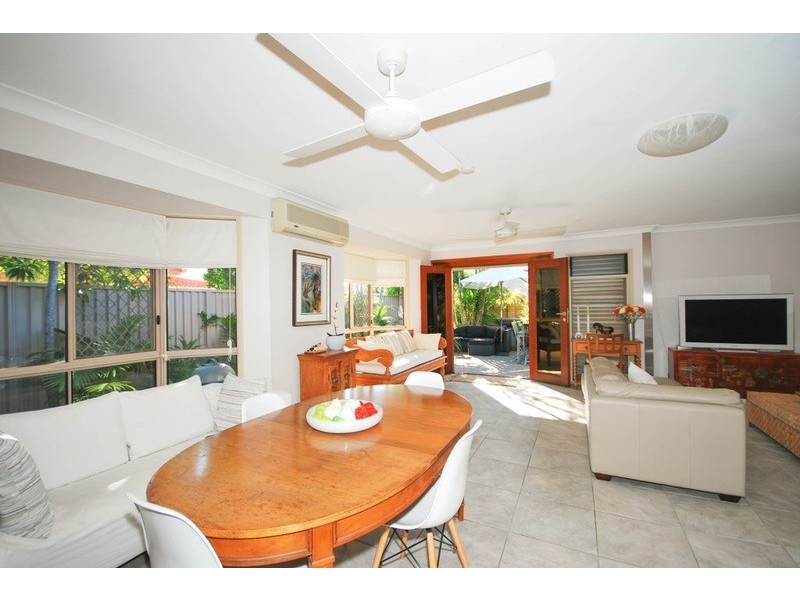 36 Dalpura  Street, Chevron Island QLD 4217