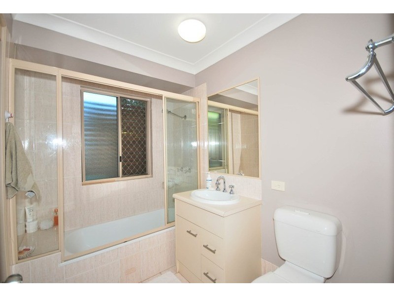 36 Dalpura  Street, Chevron Island QLD 4217