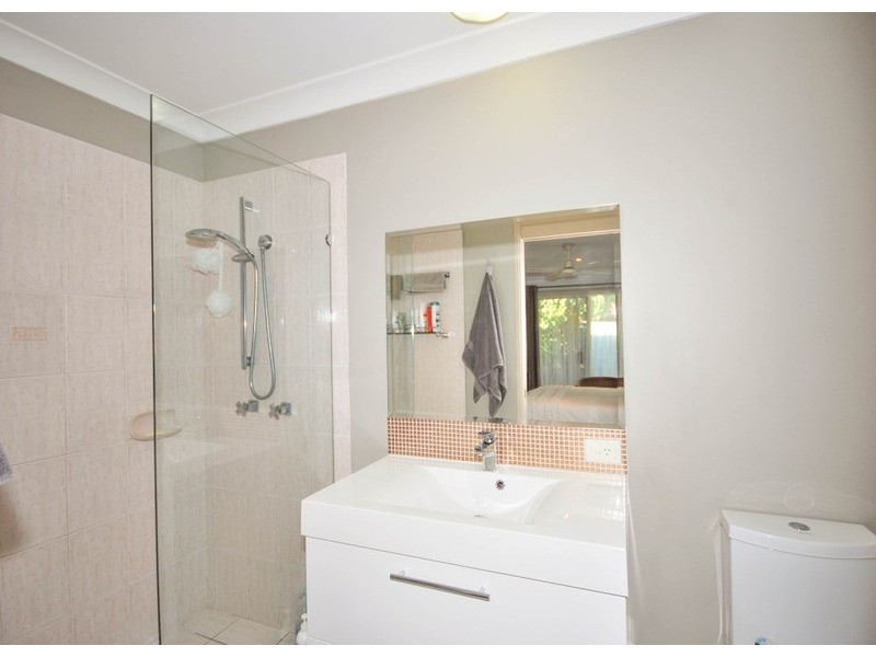 36 Dalpura  Street, Chevron Island QLD 4217