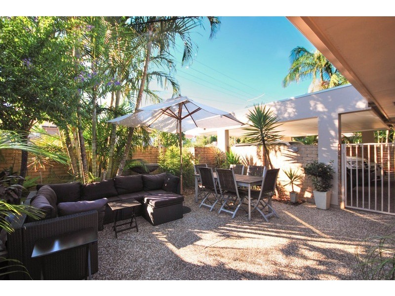 36 Dalpura  Street, Chevron Island QLD 4217