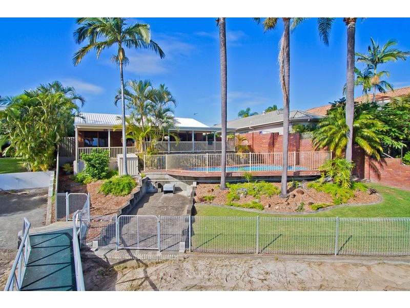10 Larne Avenue, Sorrento QLD 4217