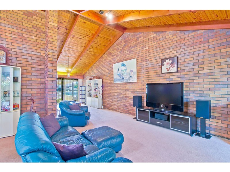 10 Larne Avenue, Sorrento QLD 4217