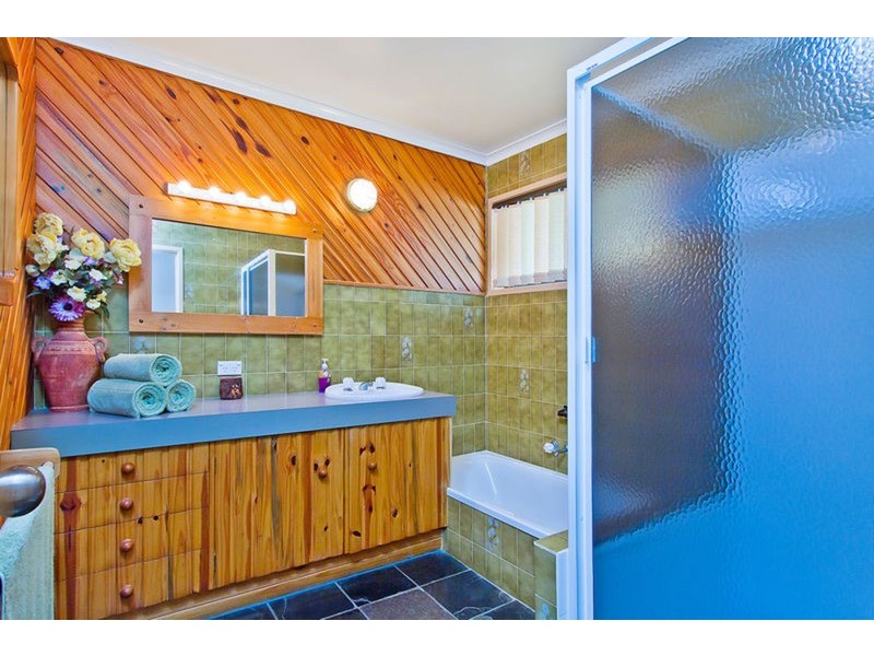 10 Larne Avenue, Sorrento QLD 4217