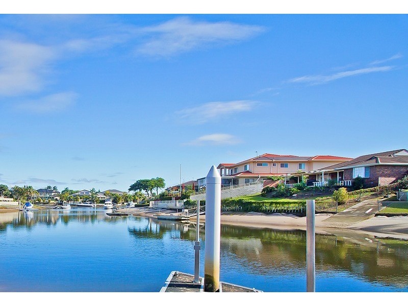 10 Larne Avenue, Sorrento QLD 4217