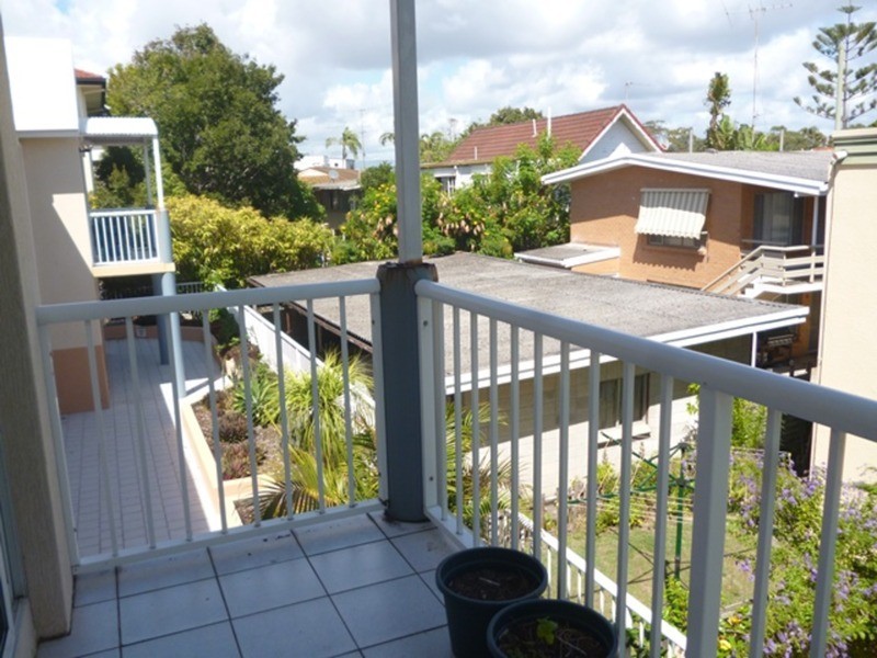 14-16 Darrambal Street, Chevron Island QLD 4217