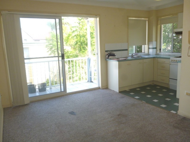 14-16 Darrambal Street, Chevron Island QLD 4217