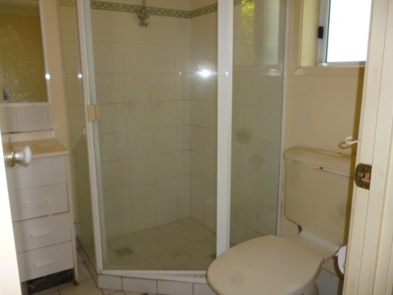 14-16 Darrambal Street, Chevron Island QLD 4217