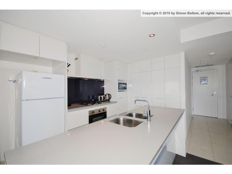 9 Ferny Avenue, Surfers Paradise QLD 4217
