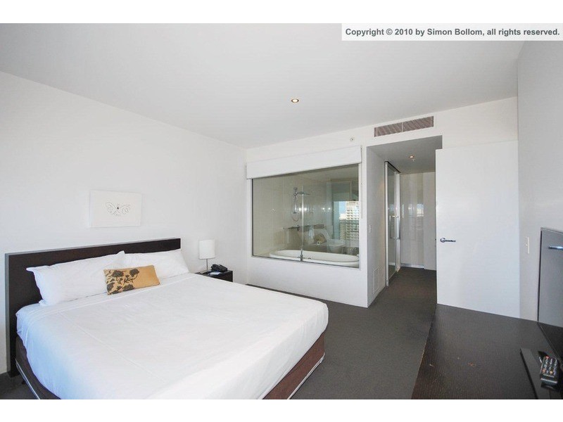 9 Ferny Avenue, Surfers Paradise QLD 4217