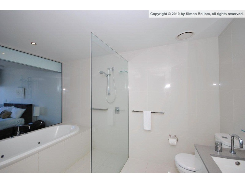 9 Ferny Avenue, Surfers Paradise QLD 4217
