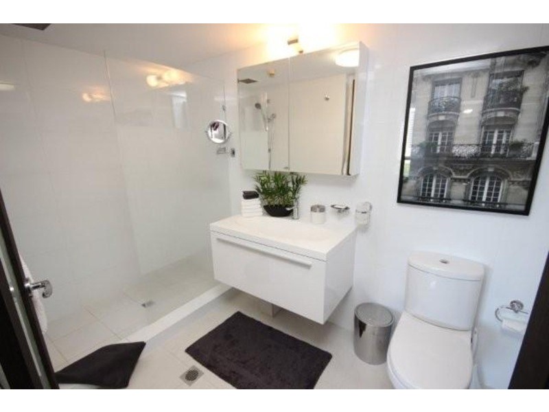 70 Remembrance  Drive, Surfers Paradise QLD 4217