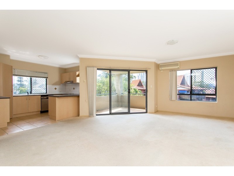 15/25 Chester Terrace, Southport QLD 4215