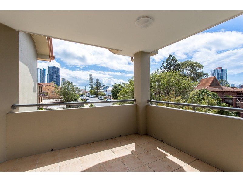 15/25 Chester Terrace, Southport QLD 4215