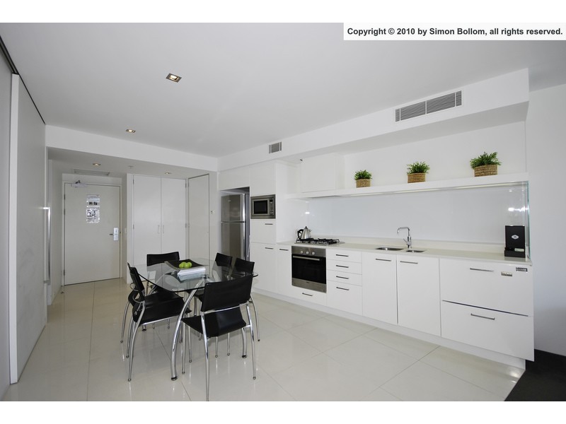 9 Hamilton Avenue, Surfers Paradise QLD 4217