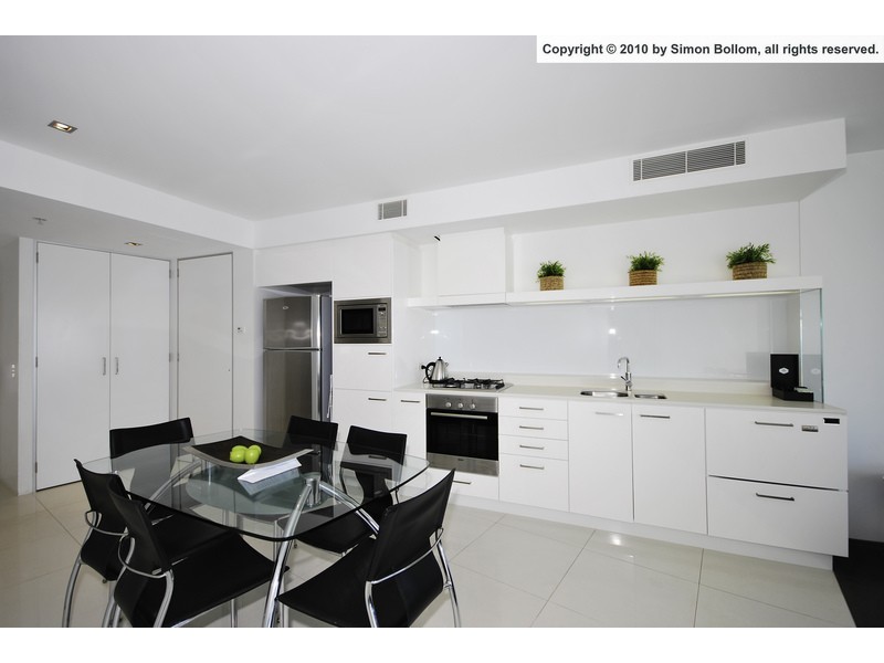 9 Hamilton Avenue, Surfers Paradise QLD 4217