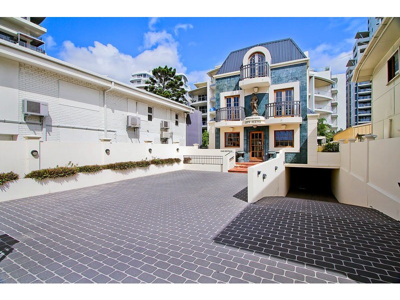 82 Ferny Avenue, Surfers Paradise QLD 4217