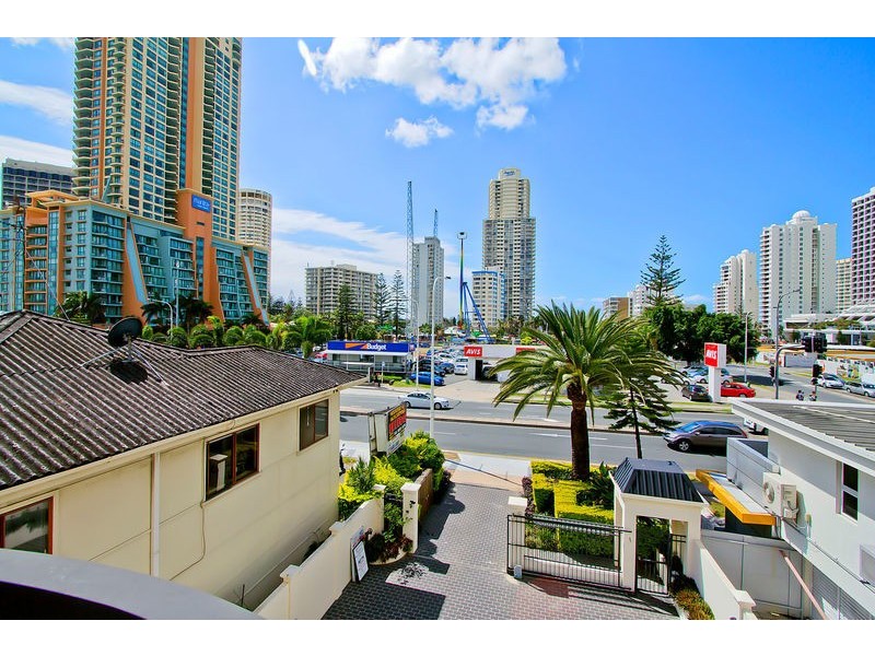 82 Ferny Avenue, Surfers Paradise QLD 4217