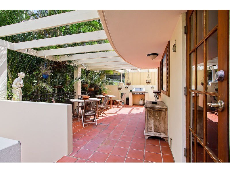 82 Ferny Avenue, Surfers Paradise QLD 4217