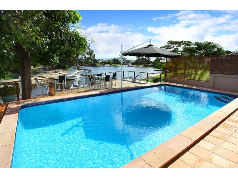 6 Nootka Court, Broadbeach Waters QLD 4218