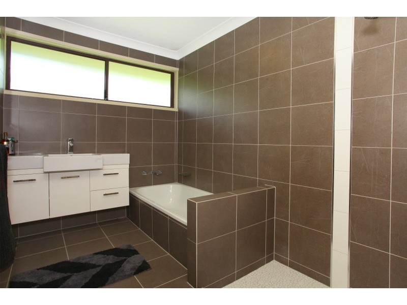 6 Nootka Court, Broadbeach Waters QLD 4218