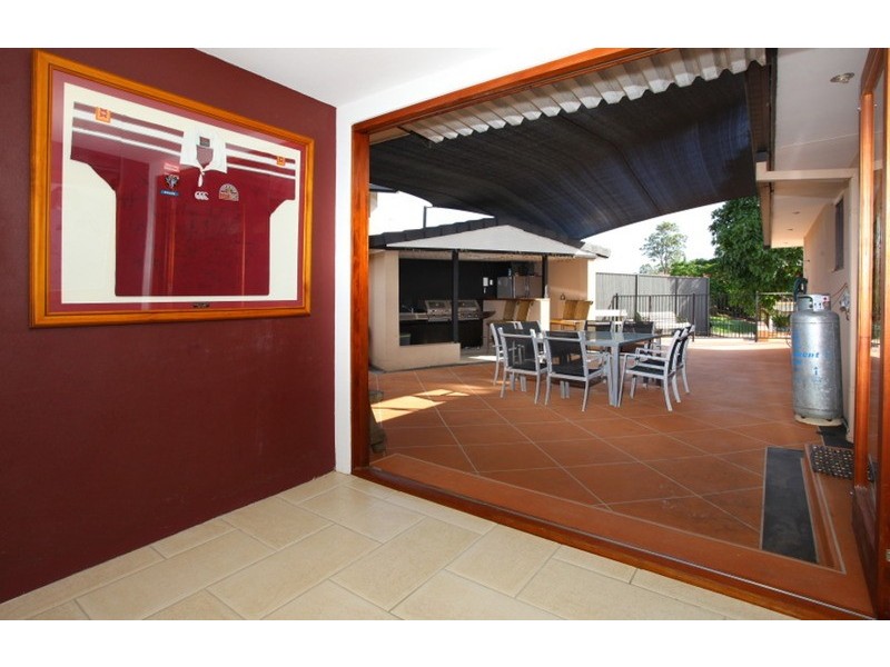 6 Nootka Court, Broadbeach Waters QLD 4218