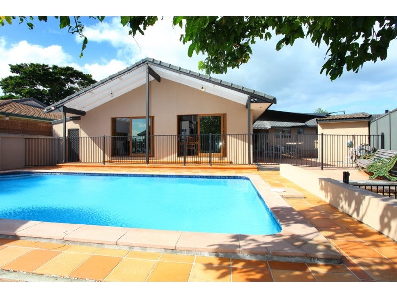 6 Nootka Court, Broadbeach Waters QLD 4218