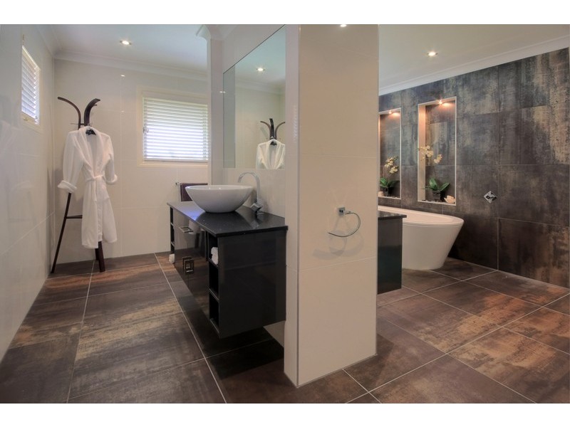 1068 Killymoon Drive, Hope Island QLD 4212