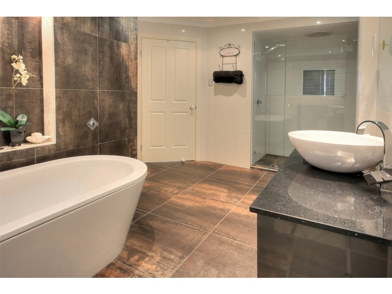 1068 Killymoon Drive, Hope Island QLD 4212