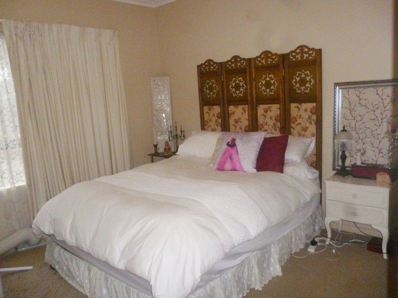 12 Tarcoola Crescent, Surfers Paradise QLD 4217