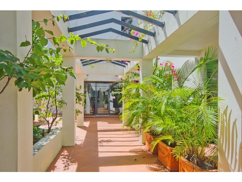 12 Tarcoola Crescent, Surfers Paradise QLD 4217