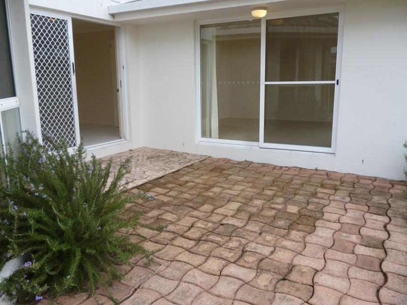 40 Cotlew  Street, Southport QLD 4215