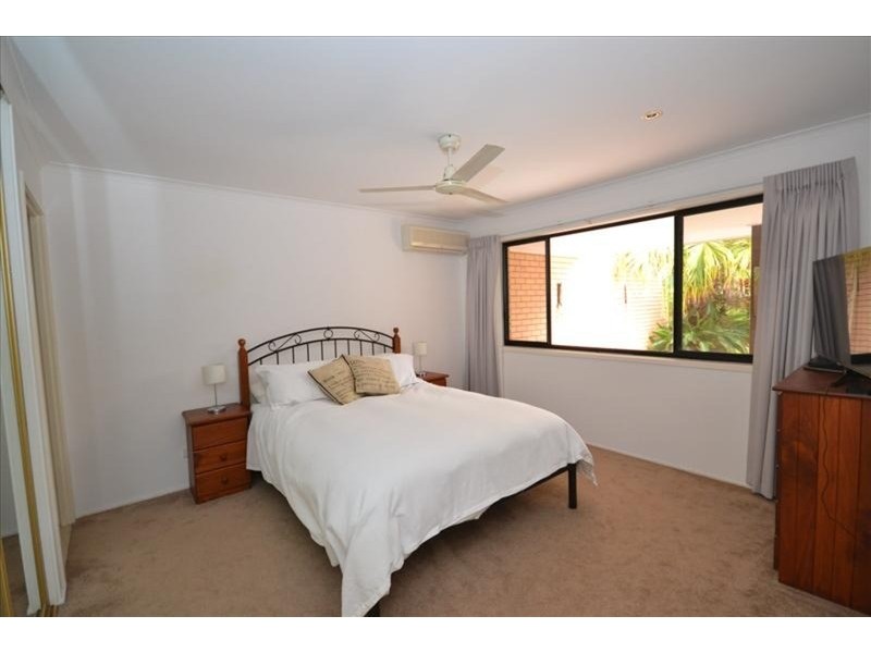 91 Salerno  Street, Isle Of Capri QLD 4217