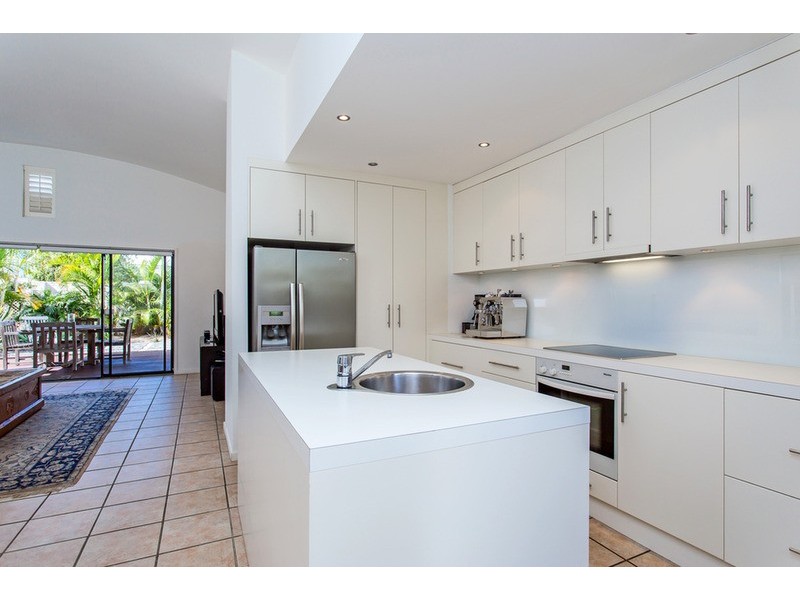 7 The Corso, Isle Of Capri QLD 4217