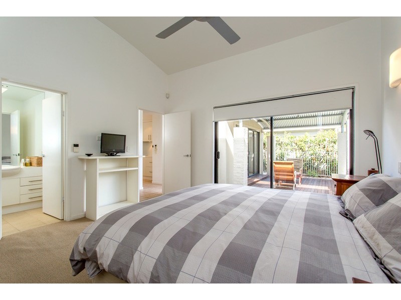 7 The Corso, Isle Of Capri QLD 4217