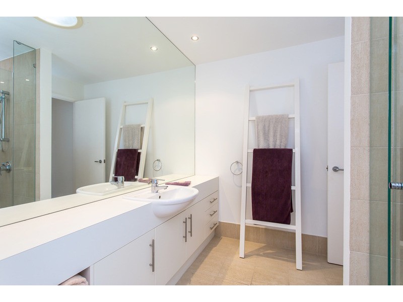 7 The Corso, Isle Of Capri QLD 4217