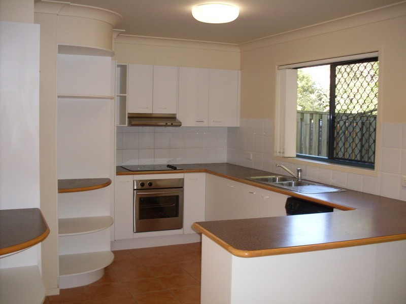 10/118 Ridgeway  Avenue, Southport QLD 4215