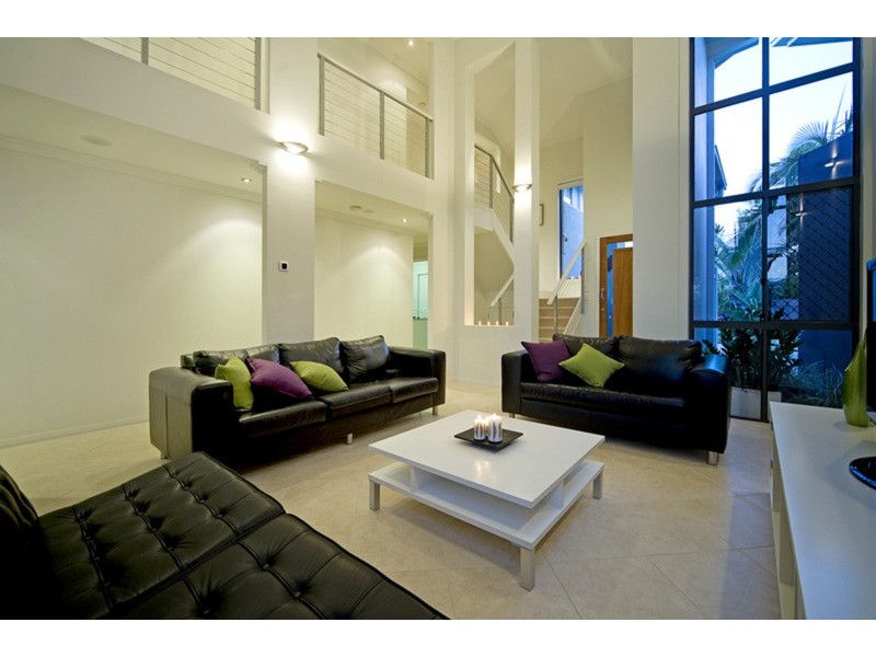 2/15 Pisa Court, Surfers Paradise QLD 4217