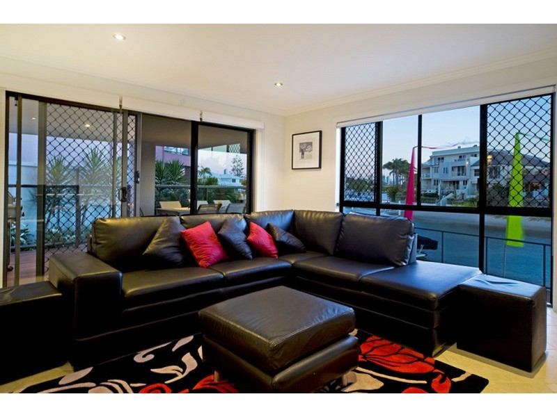 2/15 Pisa Court, Surfers Paradise QLD 4217