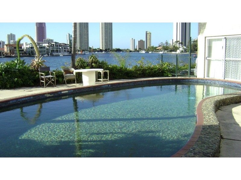 107 Stanhill Drive, Chevron Island QLD 4217