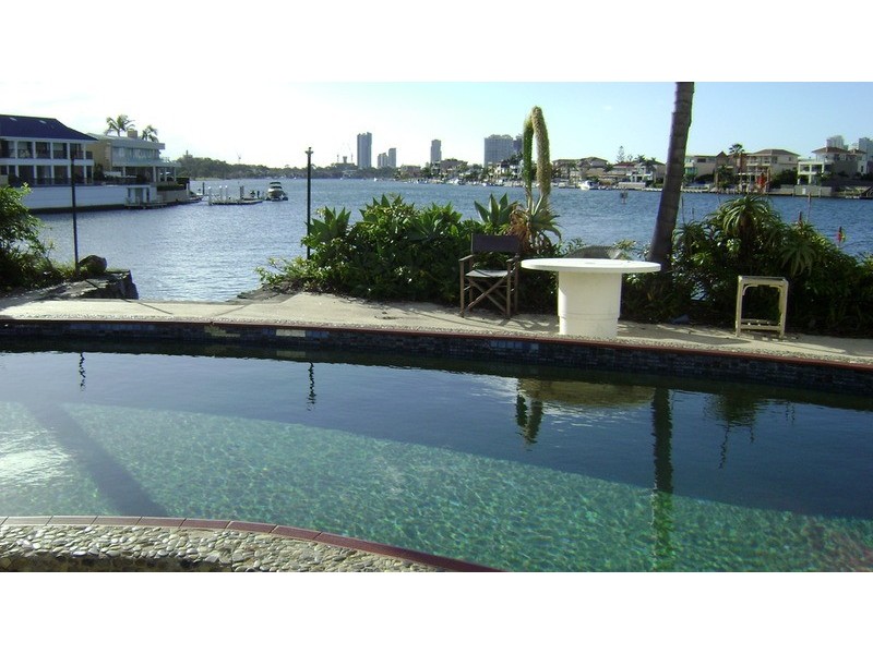 107 Stanhill Drive, Chevron Island QLD 4217