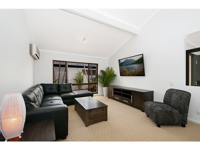 18 Argyle Crescent, Sorrento QLD 4217