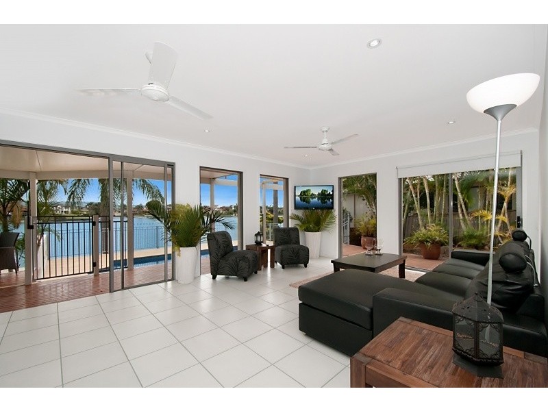 18 Argyle Crescent, Sorrento QLD 4217