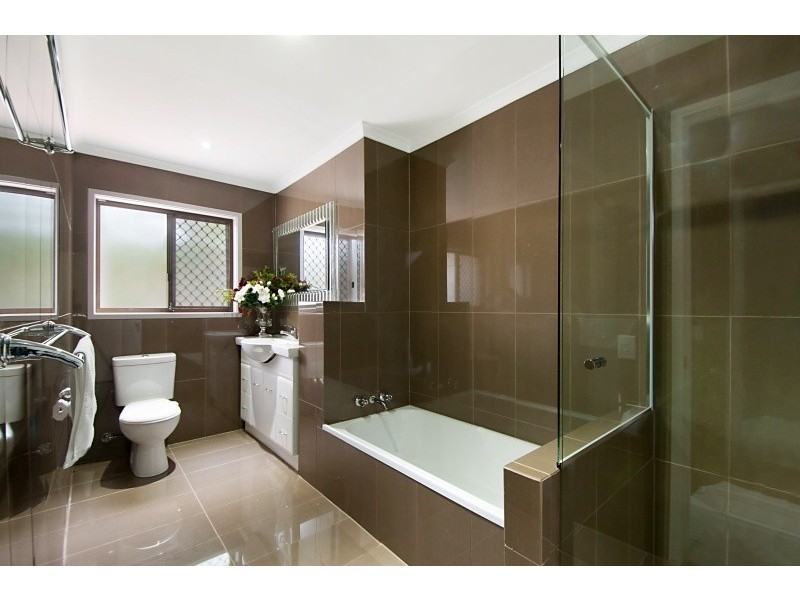 18 Argyle Crescent, Sorrento QLD 4217