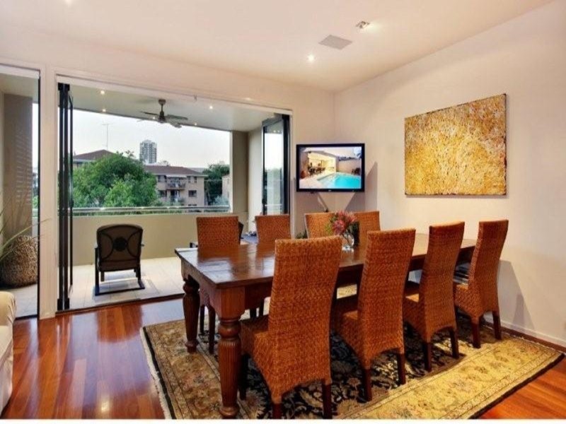 28b Armrick, Broadbeach QLD 4218