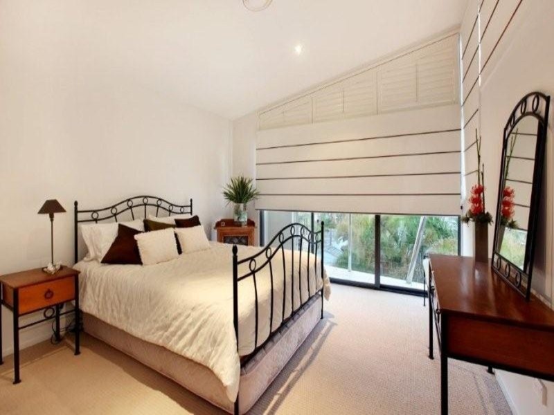 28b Armrick, Broadbeach QLD 4218